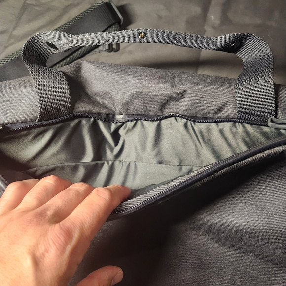 Lululemon Early Embark Duffel Bag Grey NWT - Picture 9 of 10